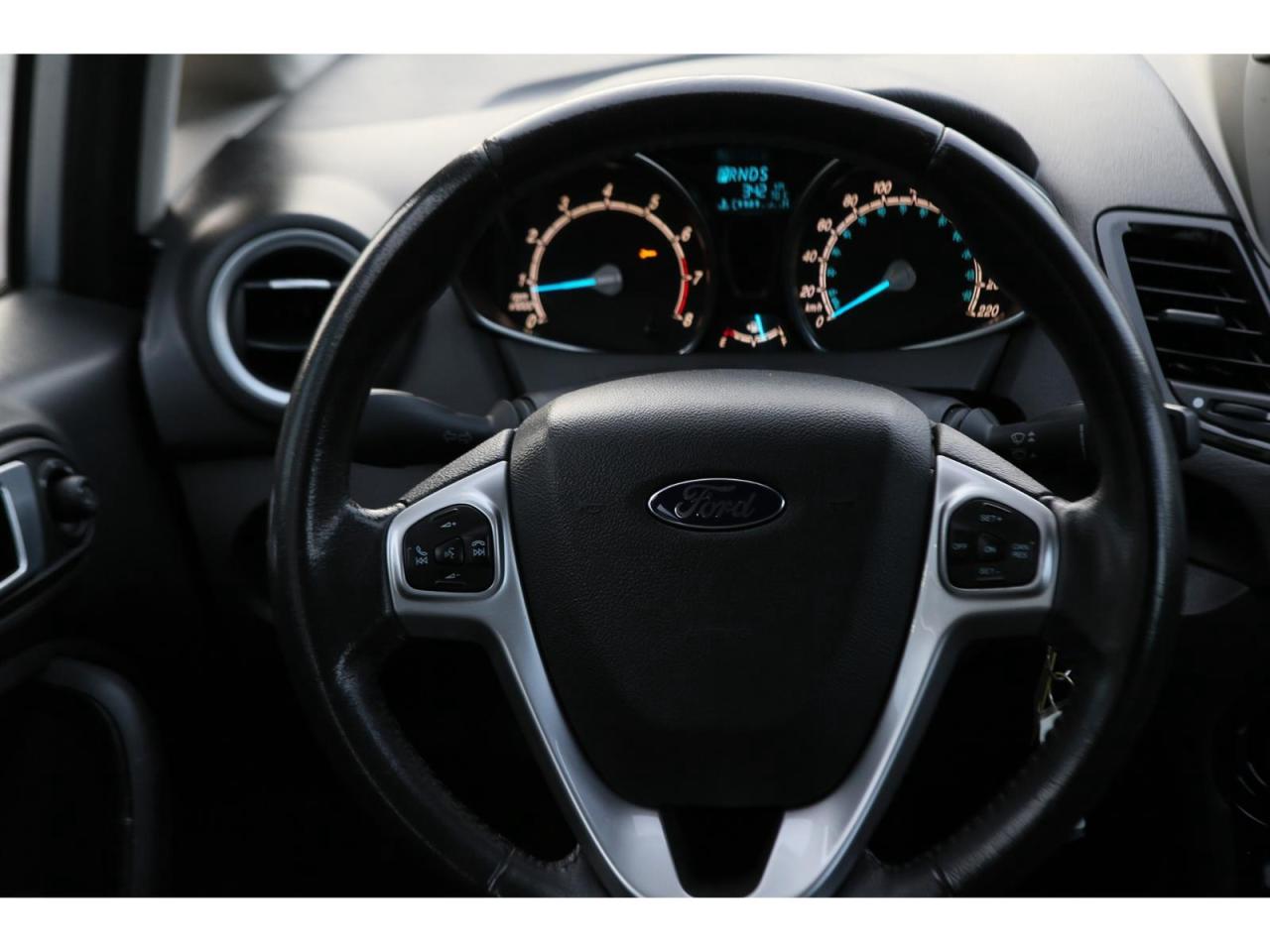 2016 Ford Fiesta SE Hatchback Photo