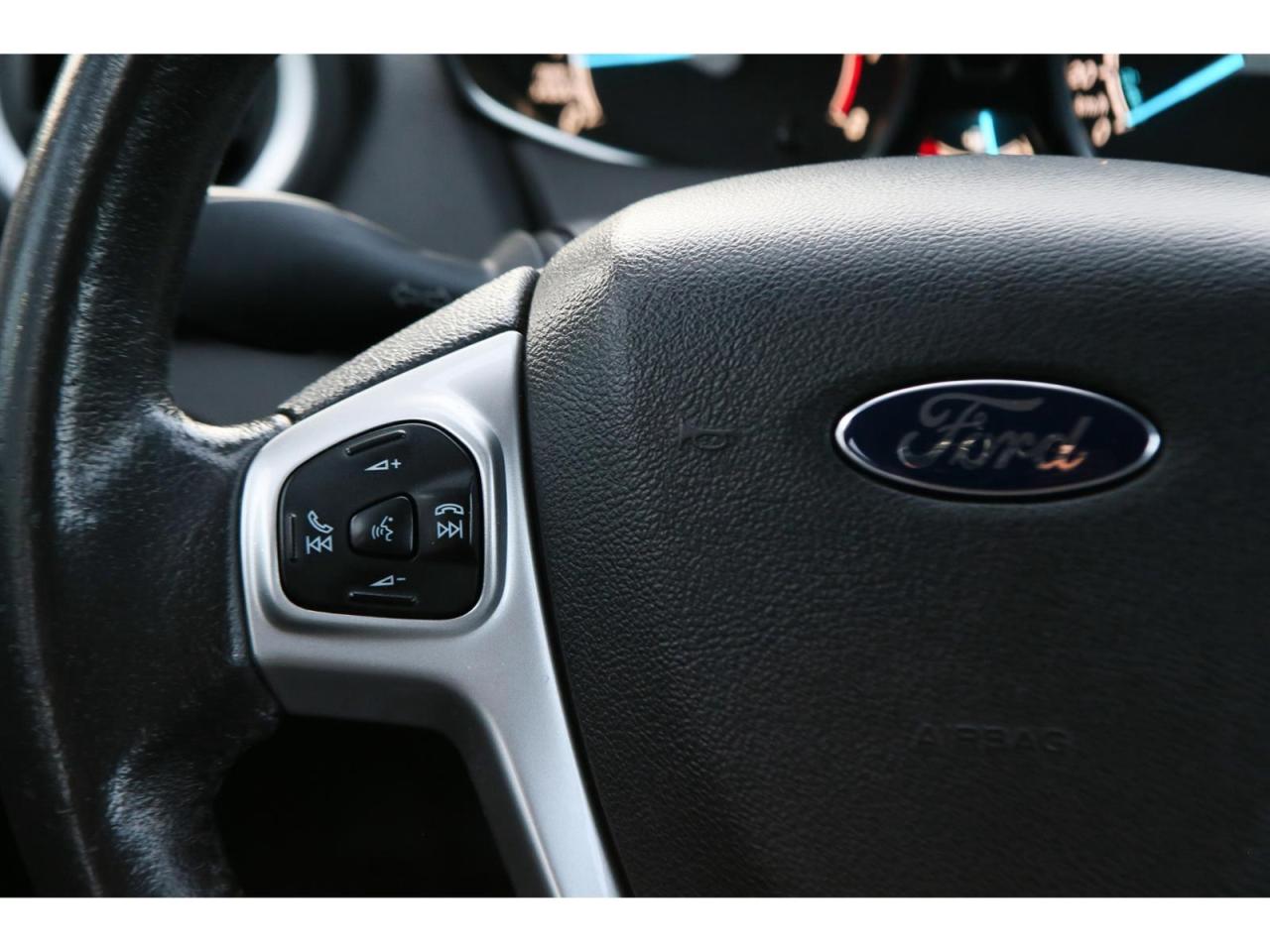 2016 Ford Fiesta SE Hatchback Photo