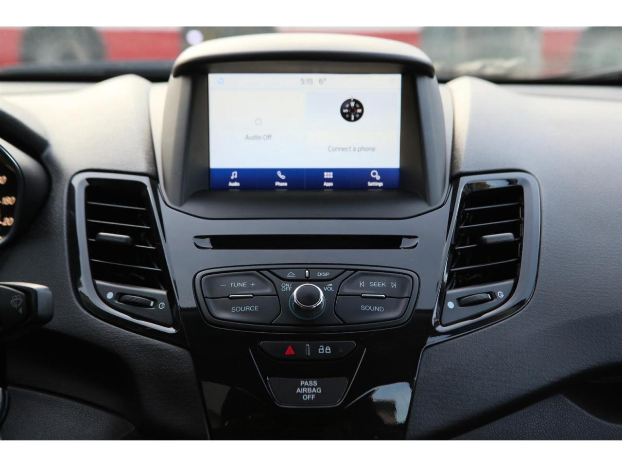 2016 Ford Fiesta SE Hatchback Photo