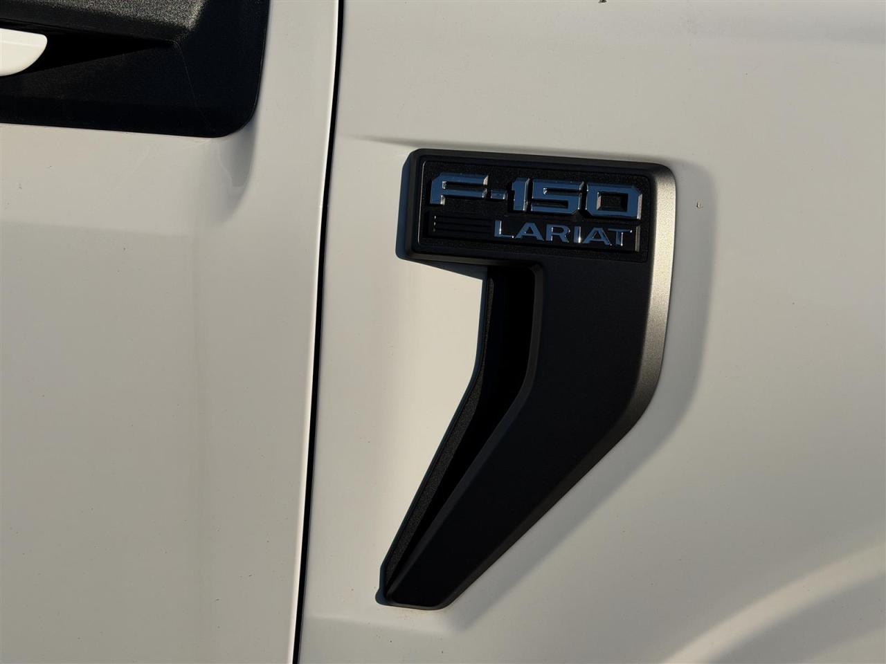 2023 Ford F-150 Lariat SuperCrew 4X4 Panoramic Roof | 20 inch Whls |12 inch Screen Lariat Sport Pkg | Full Leather Seats Photo