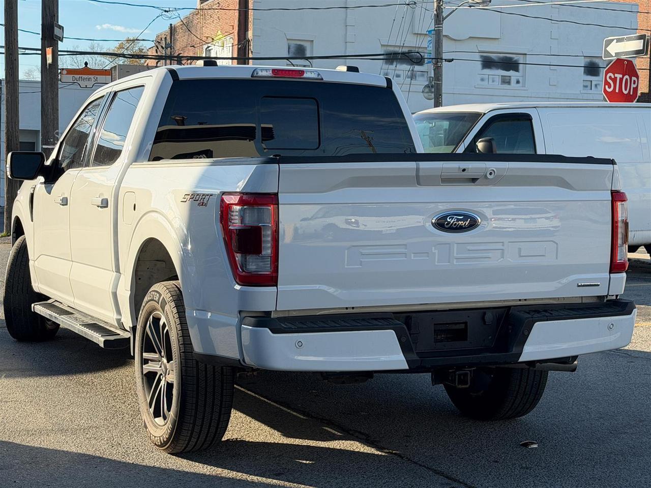 2023 Ford F-150 Lariat SuperCrew 4X4 Panoramic Roof | 20 inch Whls |12 inch Screen Lariat Sport Pkg | Full Leather Seats Photo4