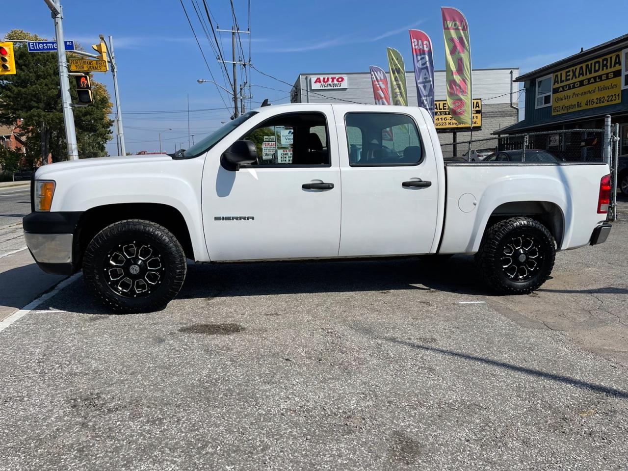 2013 GMC Sierra 1500 Crew Cab 4WD Photo2