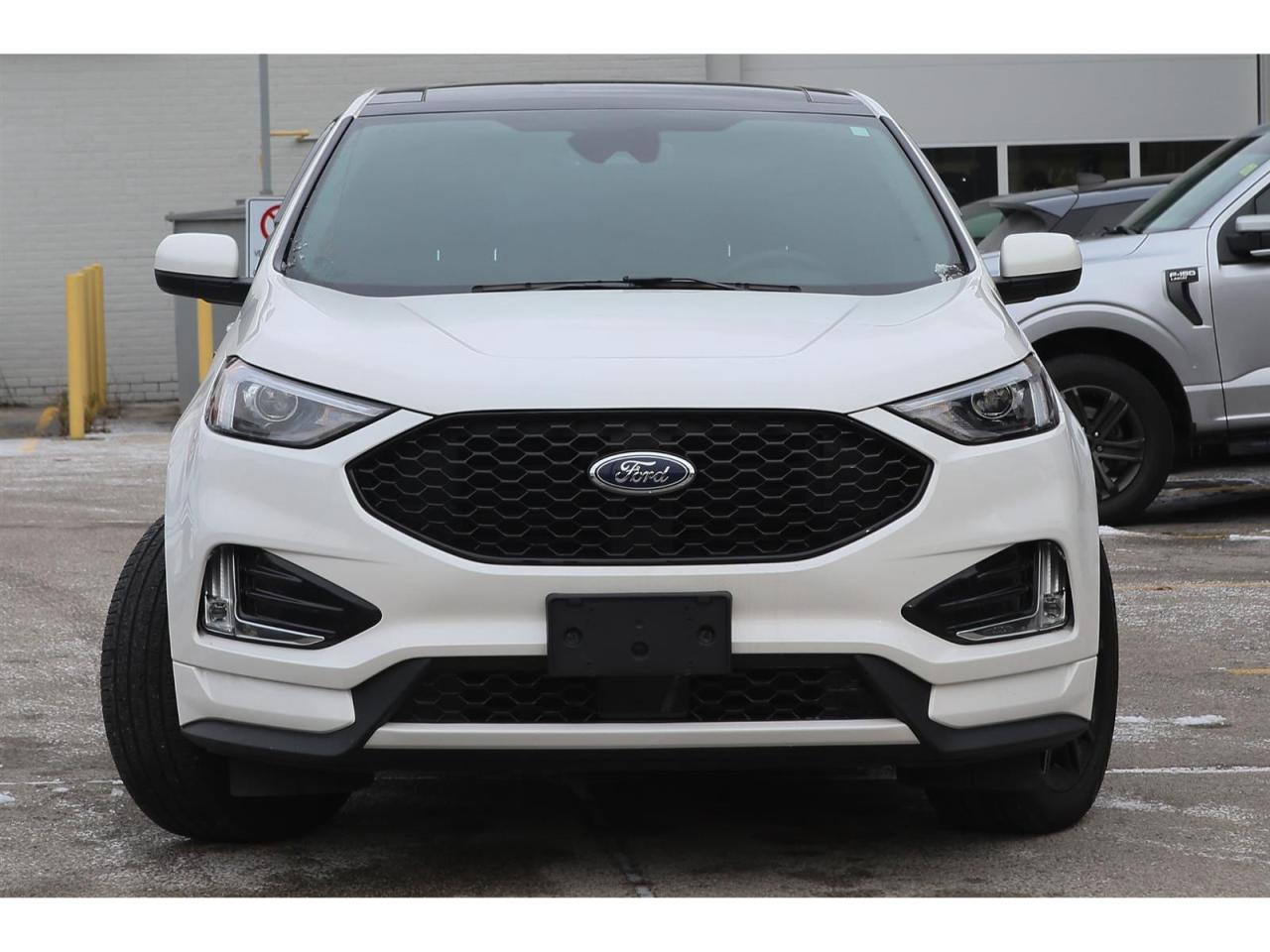 2024 Ford Edge ST-Line - AWD - Navigation - Leather Seats - Apple Car Play - Dual Zone Climate - Adaptive Cruise Photo
