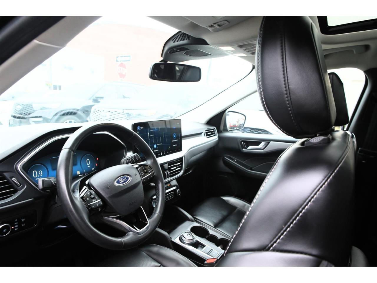 2023 Ford Escape Platinum AWD | Panoramic Roof | Navigation | Leather Seats Photo