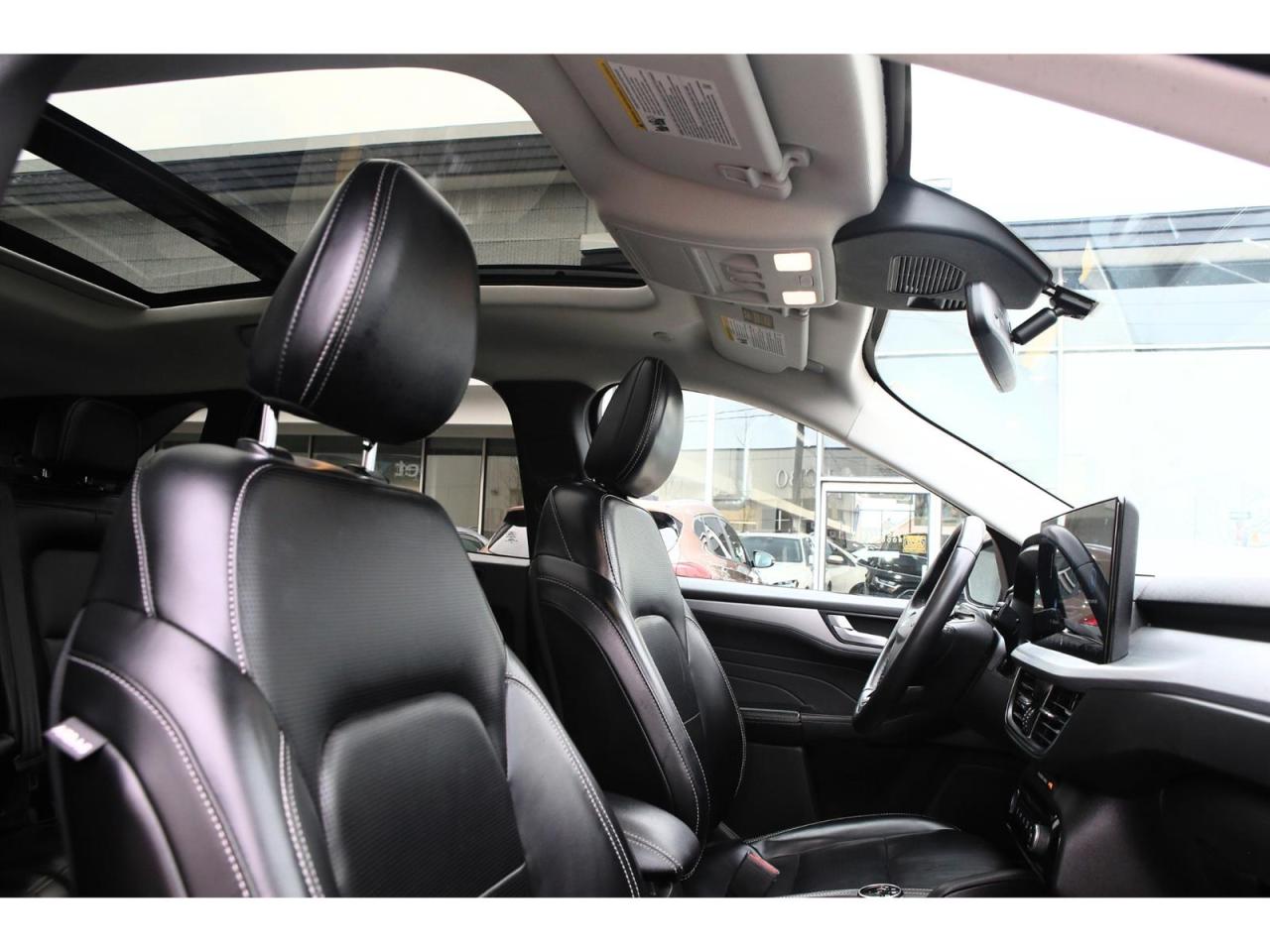 2023 Ford Escape Platinum AWD | Panoramic Roof | Navigation | Leather Seats Photo
