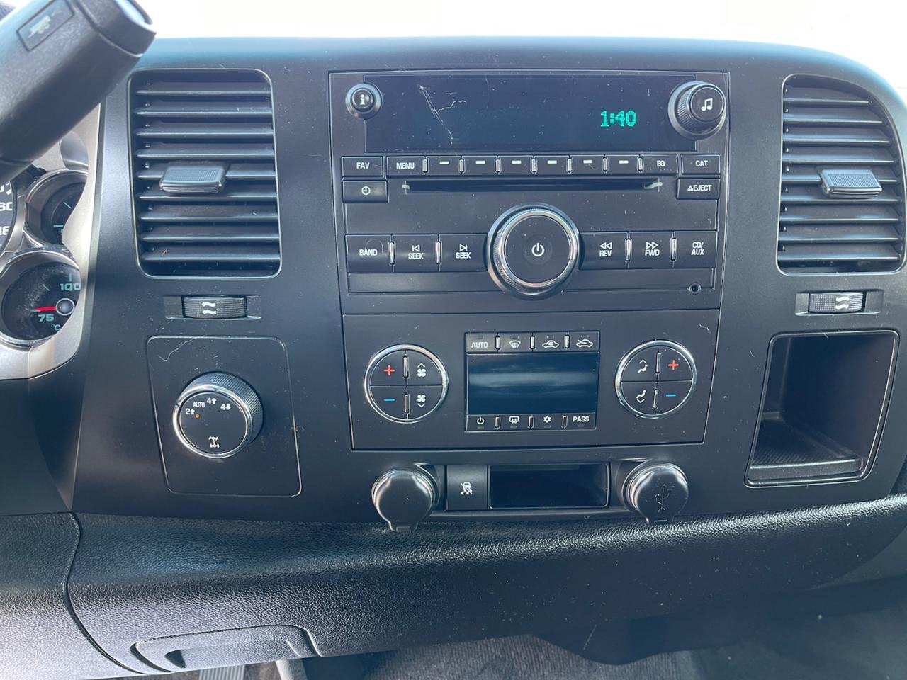 2010 Chevrolet Silverado 1500 LT1 Crew Cab 4WD Photo