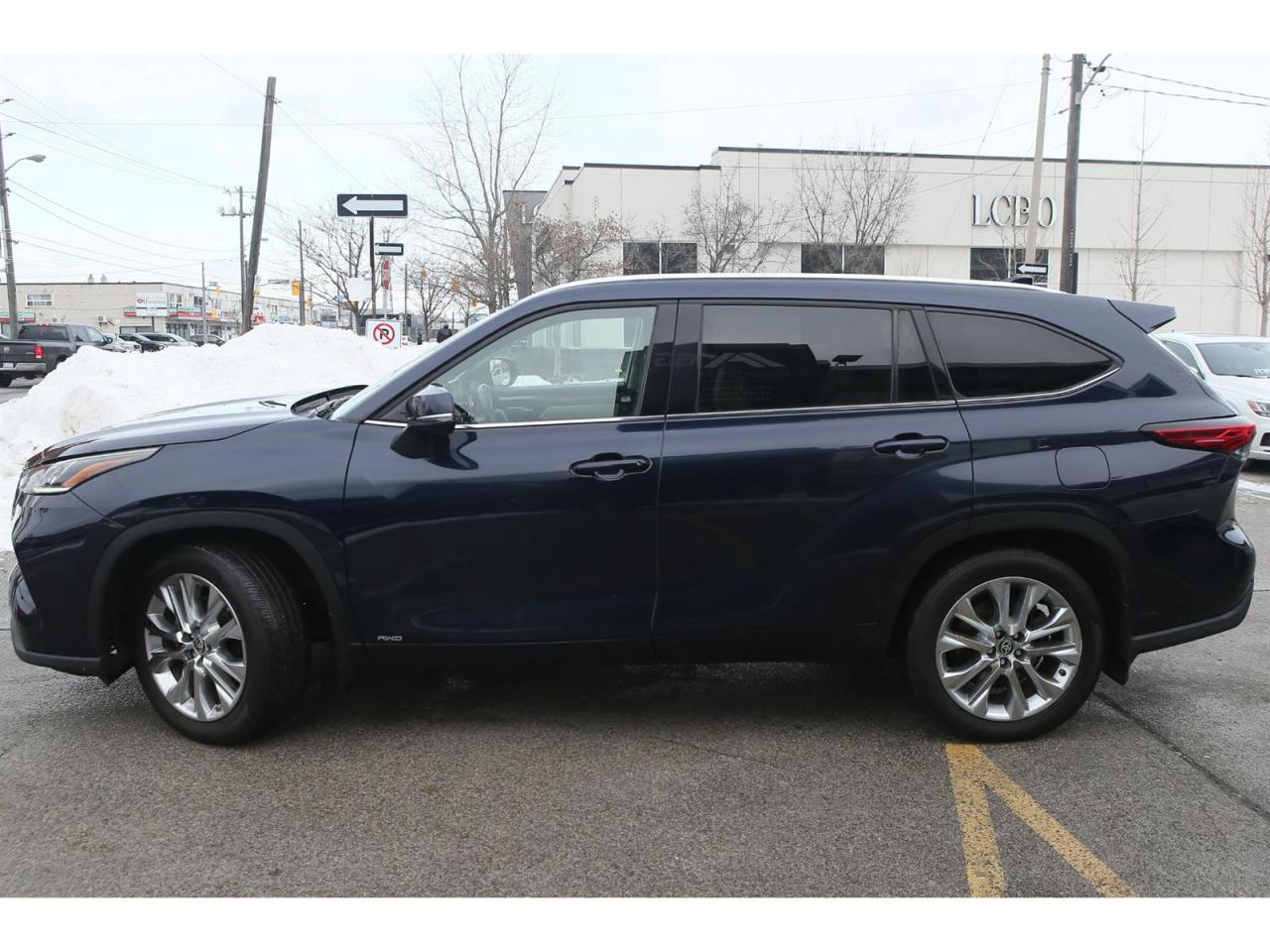 2023 Toyota Highlander Hybrid HYBRID Limited AWD | 7 Pass | Pano Roof | Leather Seats | Navi | Photo