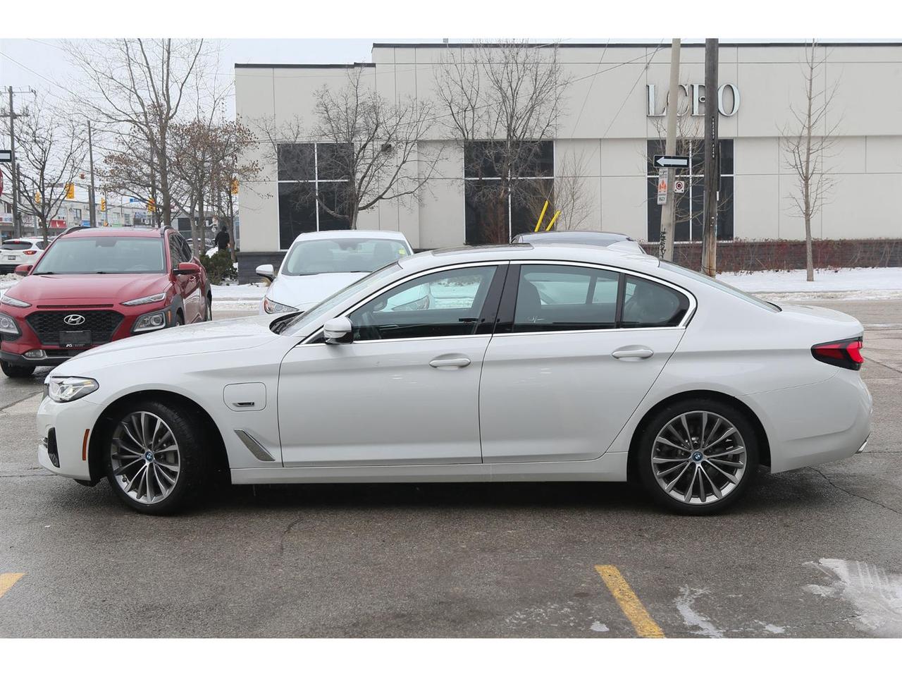 2023 BMW 530xi 530xe Plug-In-Hybrid Photo