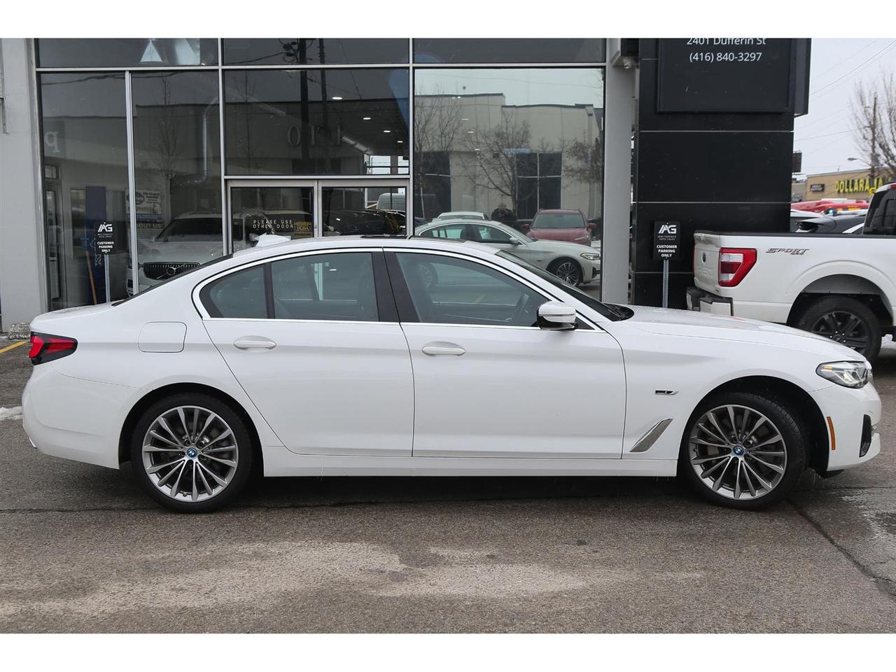 2023 BMW 530xi 530xe Plug-In-Hybrid Photo