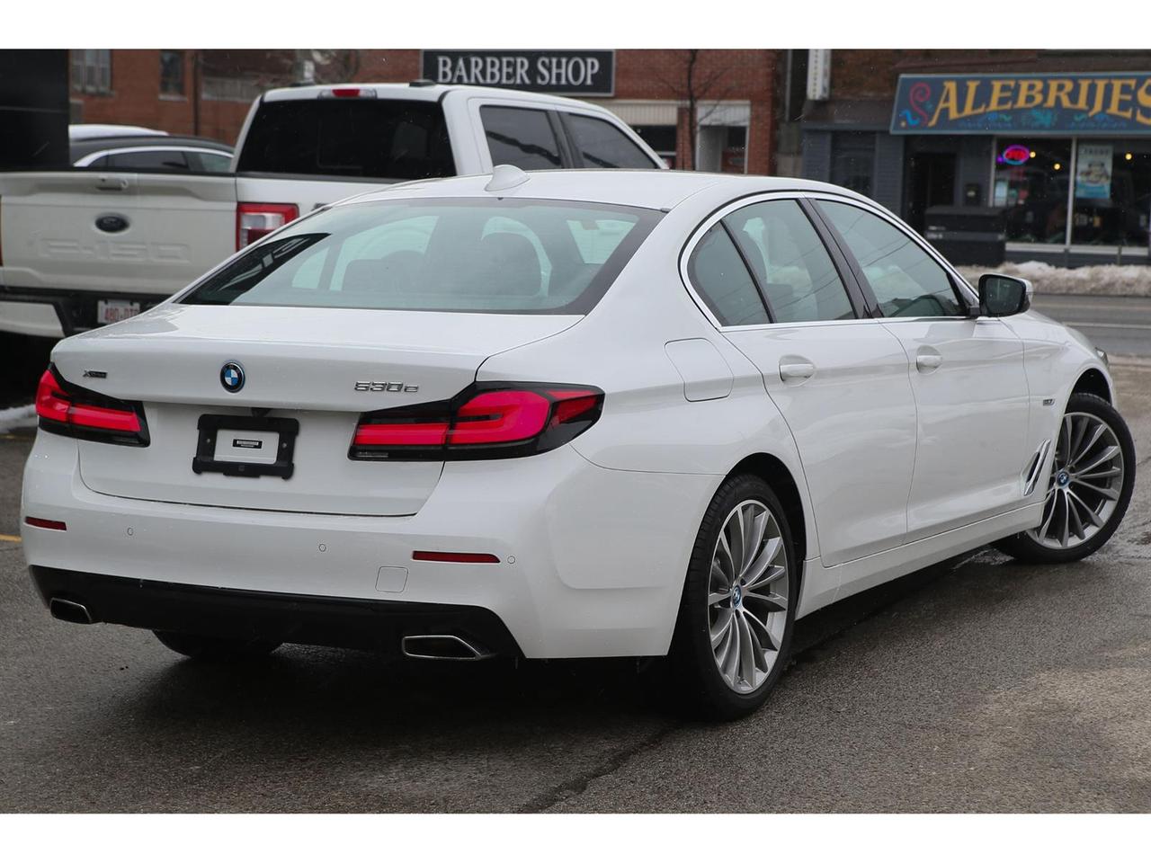 2023 BMW 530xi 530xe Plug-In-Hybrid Photo