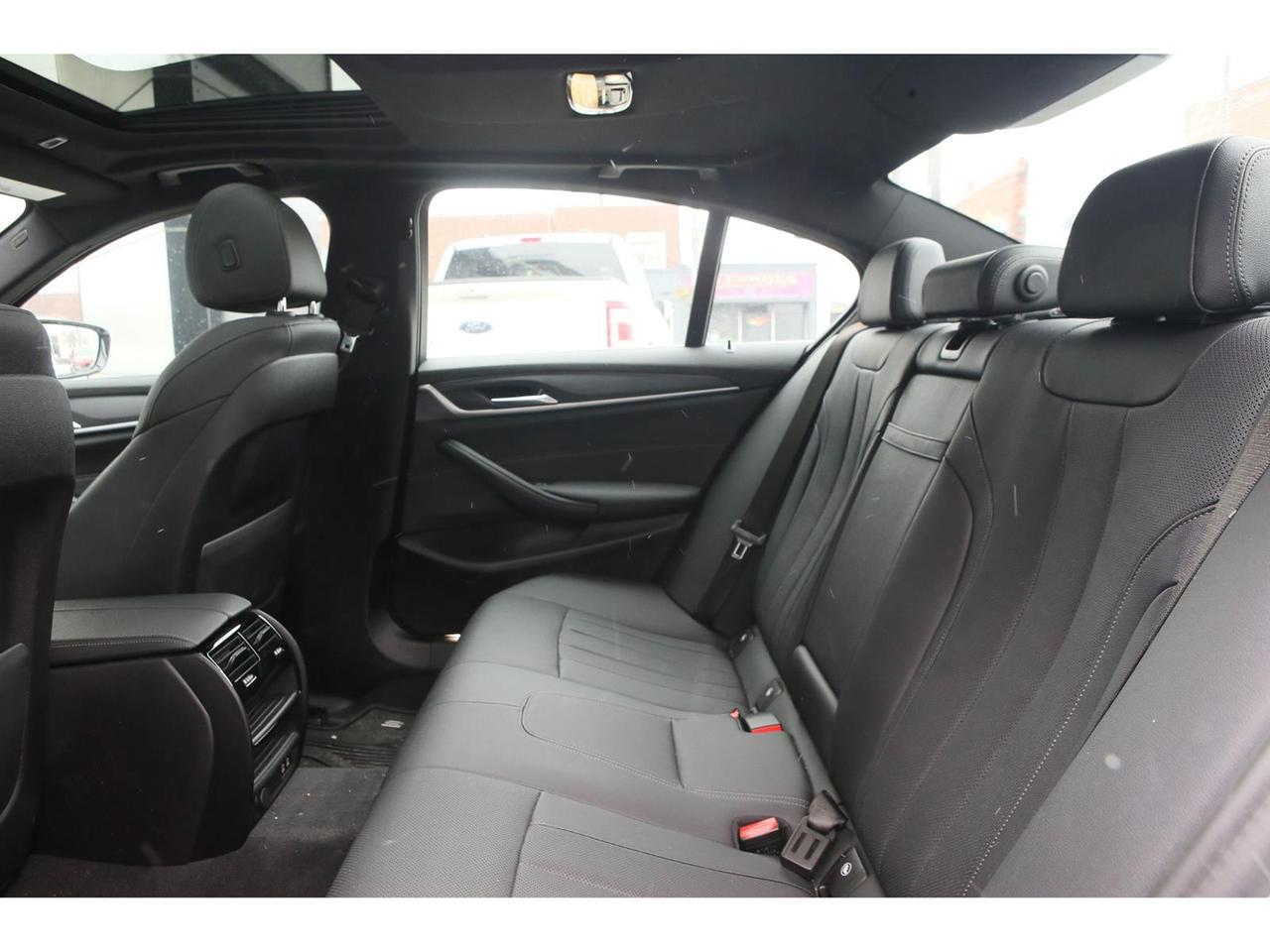2023 BMW 530xi 530xe Plug-In-Hybrid Photo