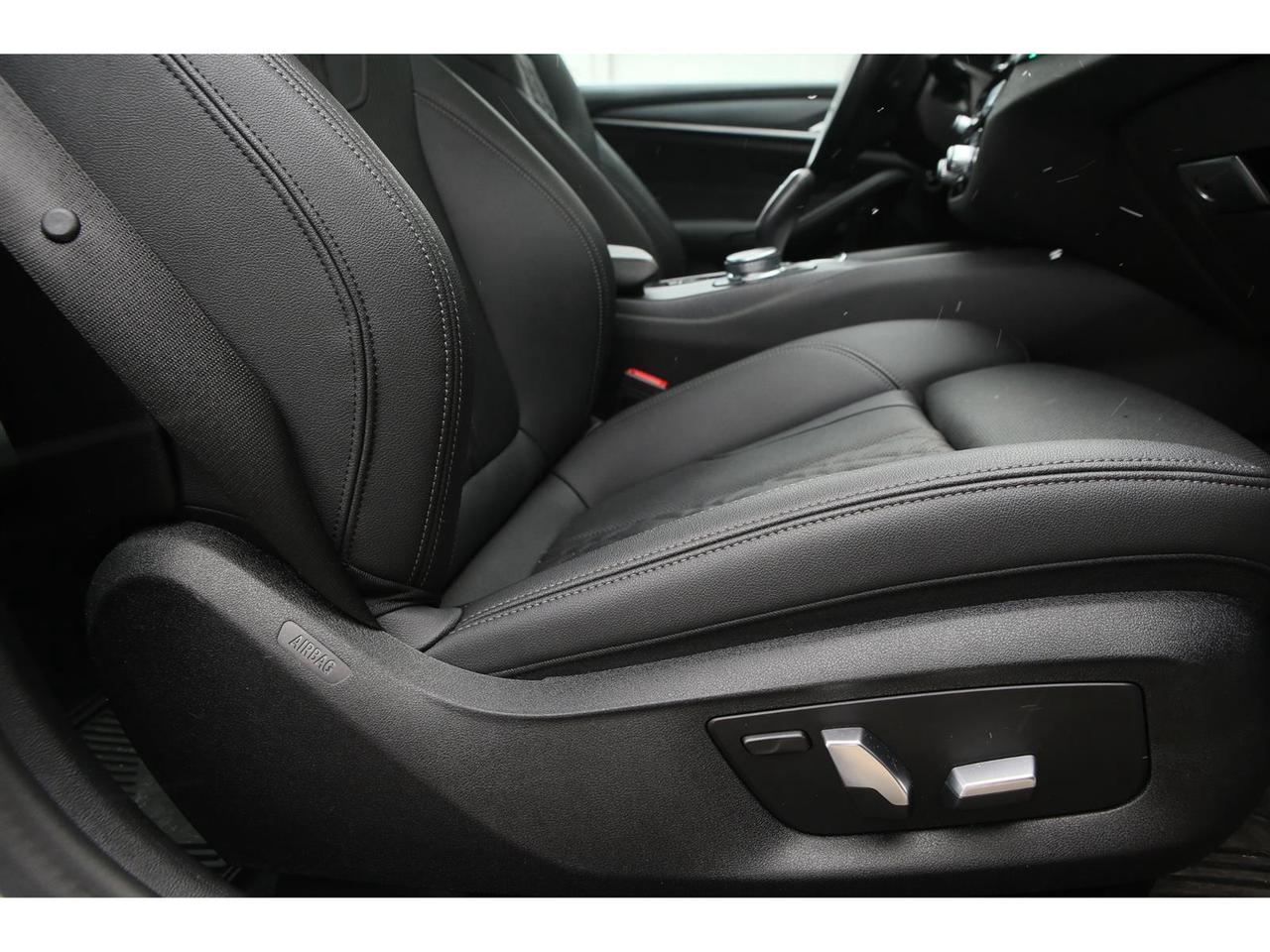 2023 BMW 530xi 530xe Plug-In-Hybrid Photo