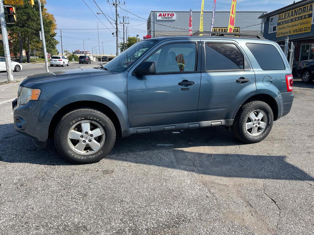 2010 Ford Escape XLT FWD Photo2