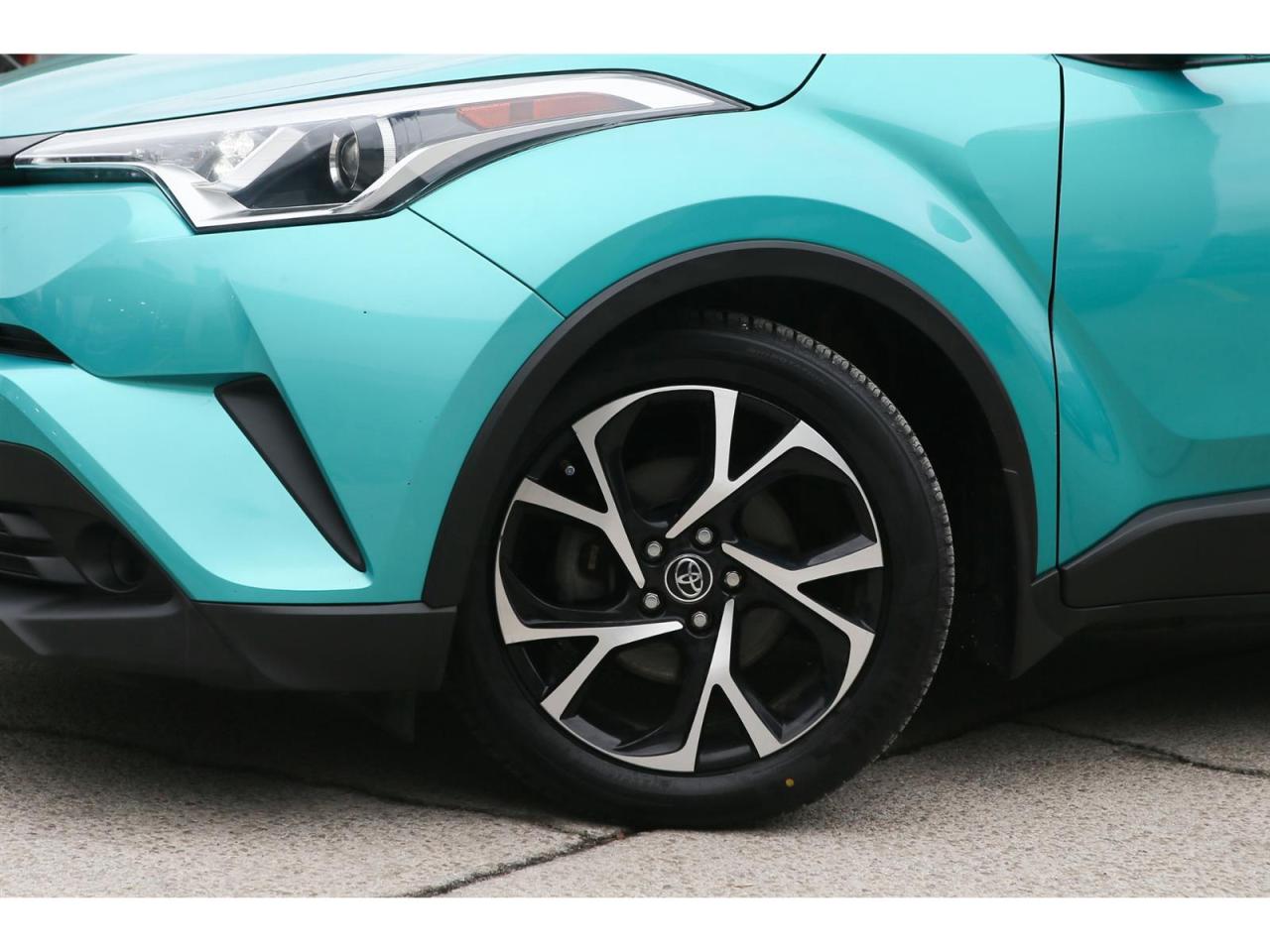 2018 Toyota C-HR XLE Premium Photo