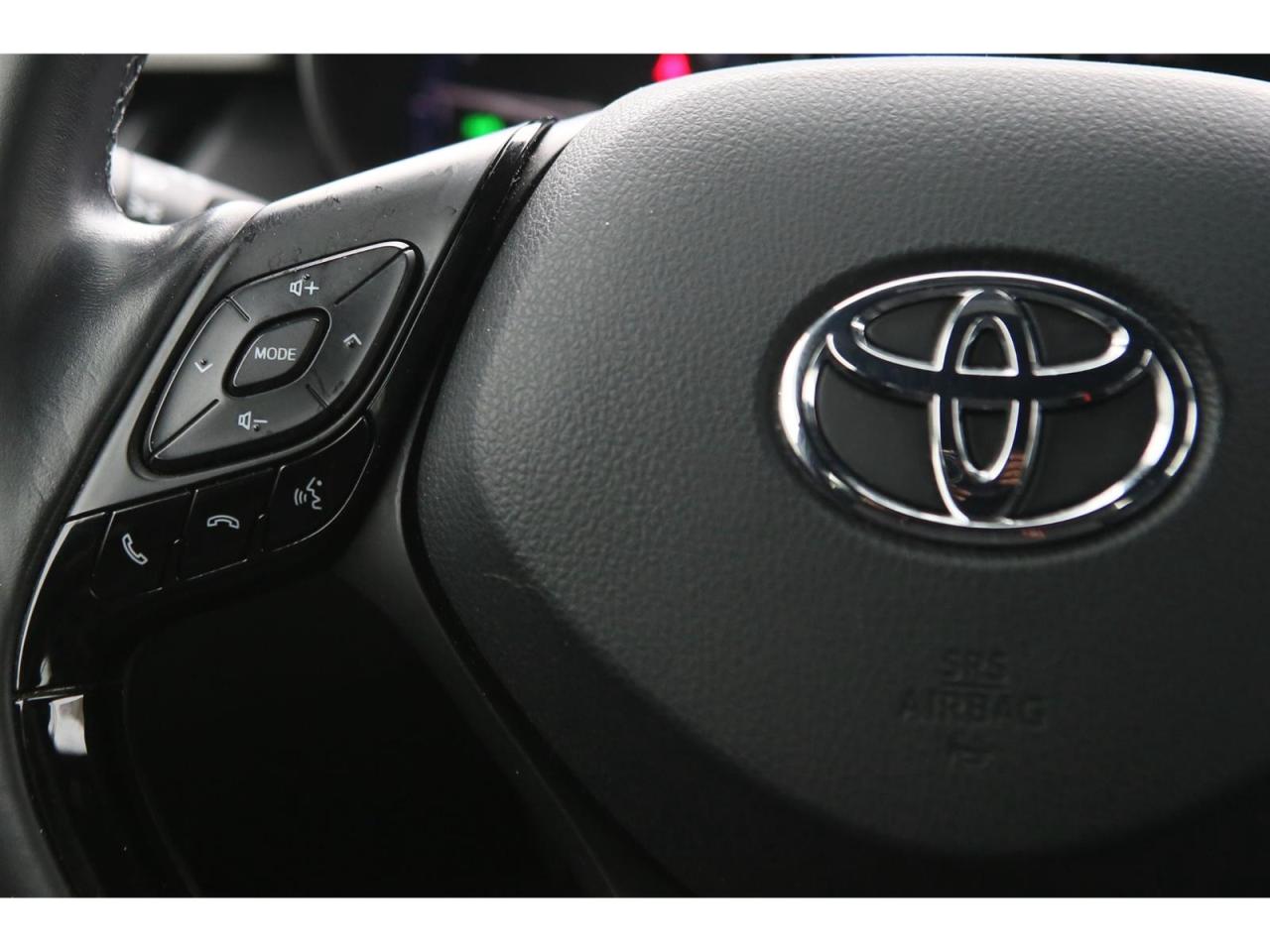 2018 Toyota C-HR XLE Premium Photo