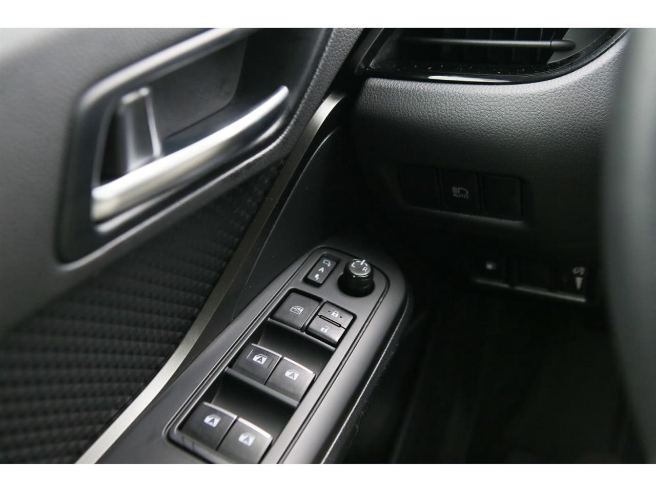 2018 Toyota C-HR XLE Premium Photo