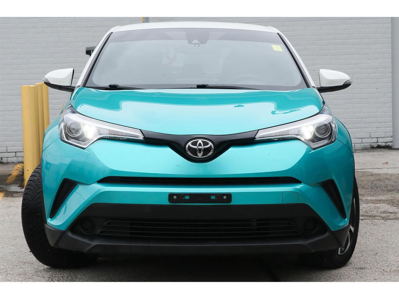 2018 Toyota C-HR XLE Premium Photo1