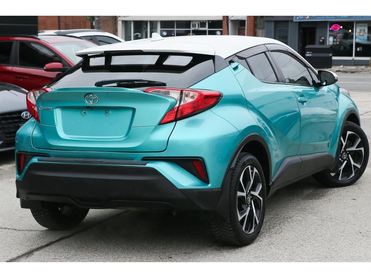 2018 Toyota C-HR XLE Premium Photo