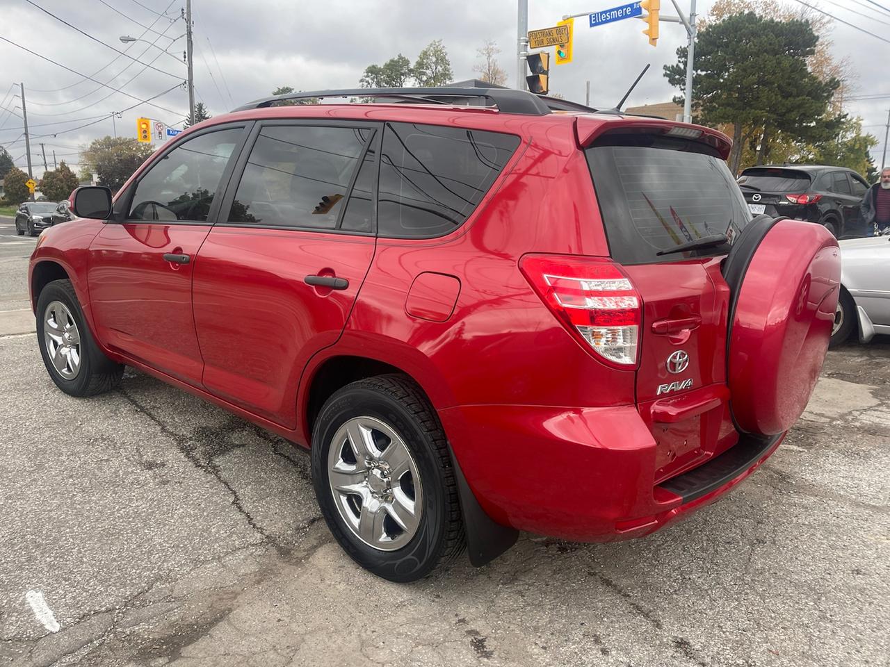 2011 Toyota RAV4 Base I4 4WD Photo4