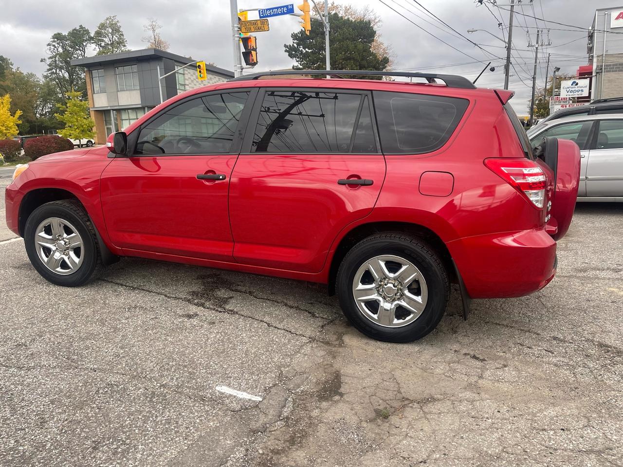2011 Toyota RAV4 Base I4 4WD Photo3