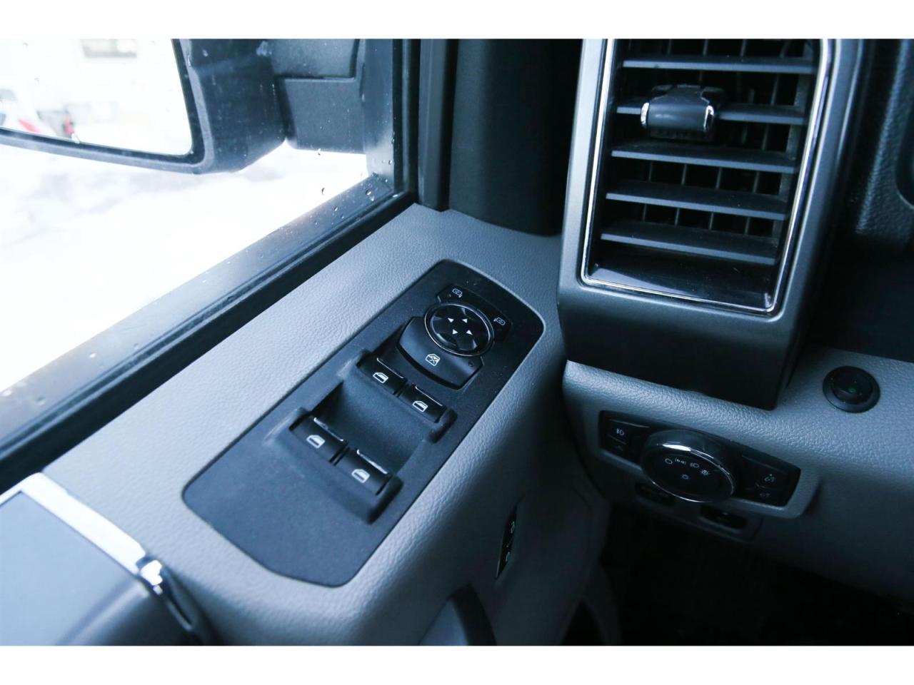 2018 Ford F-150 XLT SuperCrew 4X4 3.5L V6 , Trailer Tow Pkg, XTR package Photo