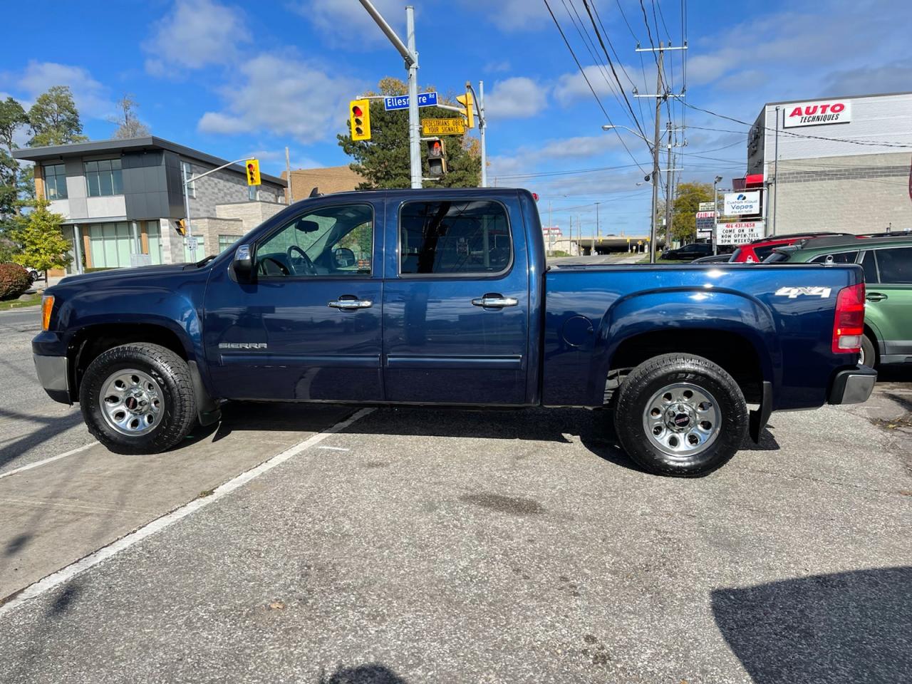 2012 GMC Sierra 1500 SL Crew Cab 4WD Photo3