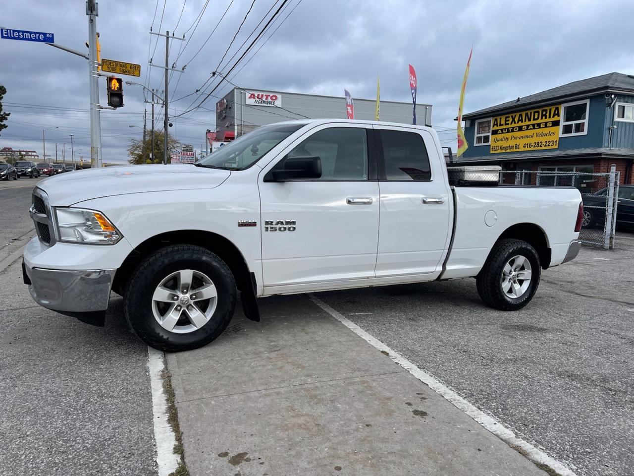 2014 RAM 1500 SLT QUAD CAB 4WD Photo2