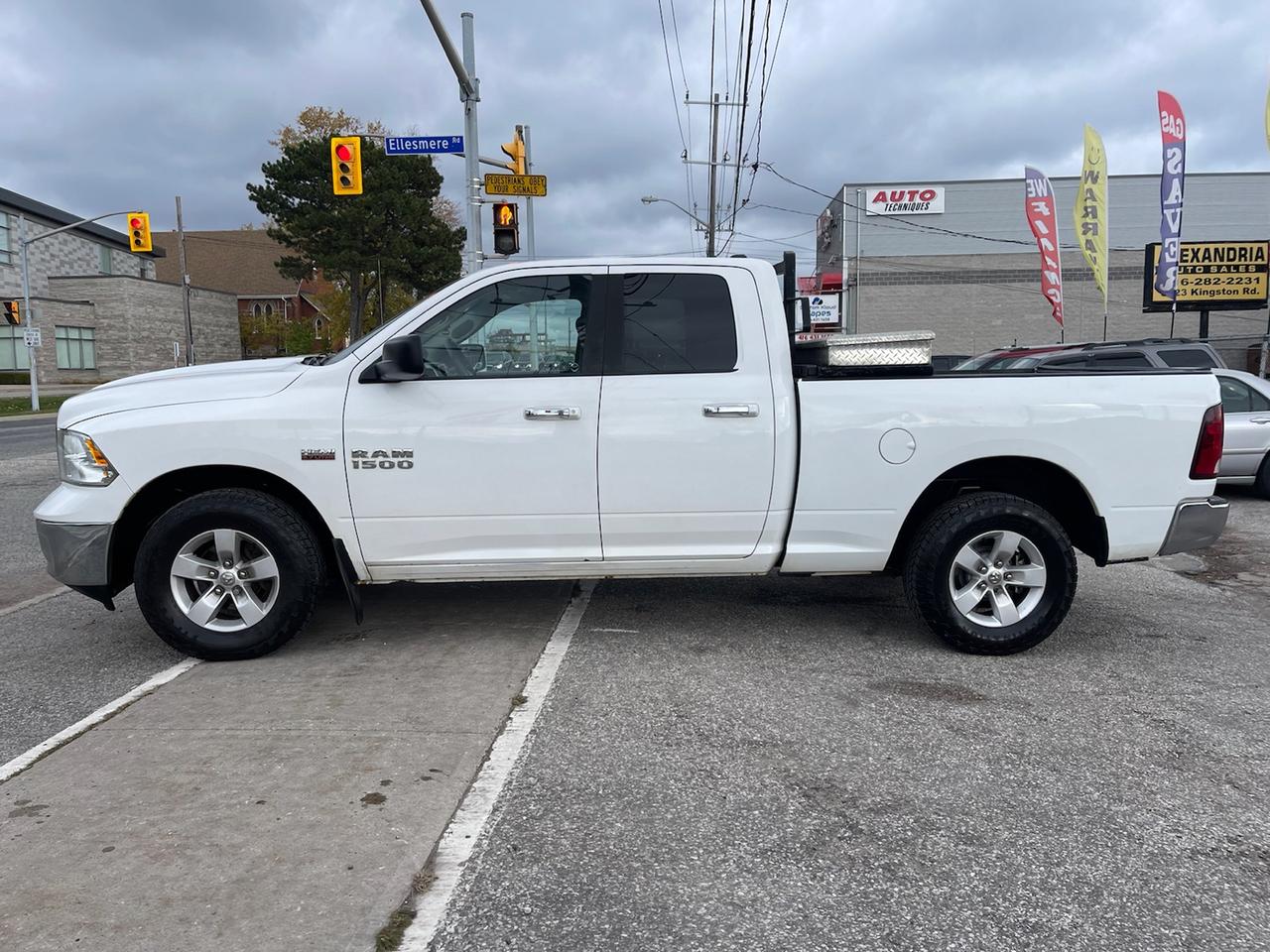 2014 RAM 1500 SLT QUAD CAB 4WD Photo3