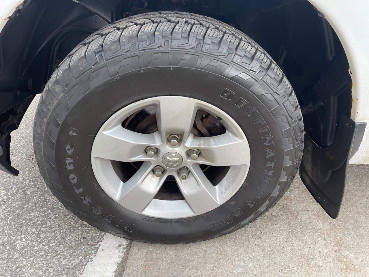 2014 RAM 1500 SLT QUAD CAB 4WD Photo