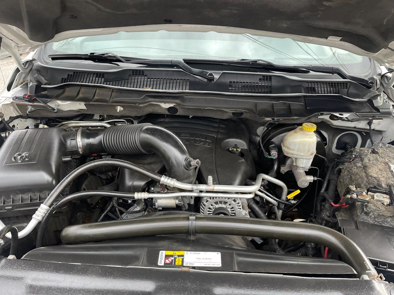 2014 RAM 1500 SLT QUAD CAB 4WD Photo