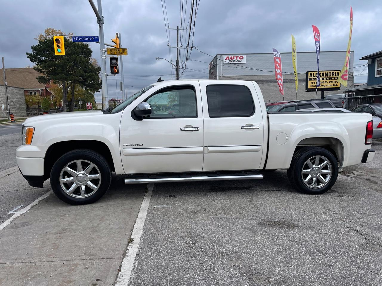 2011 GMC Sierra 1500 Denali Crew Cab 4WD Photo2