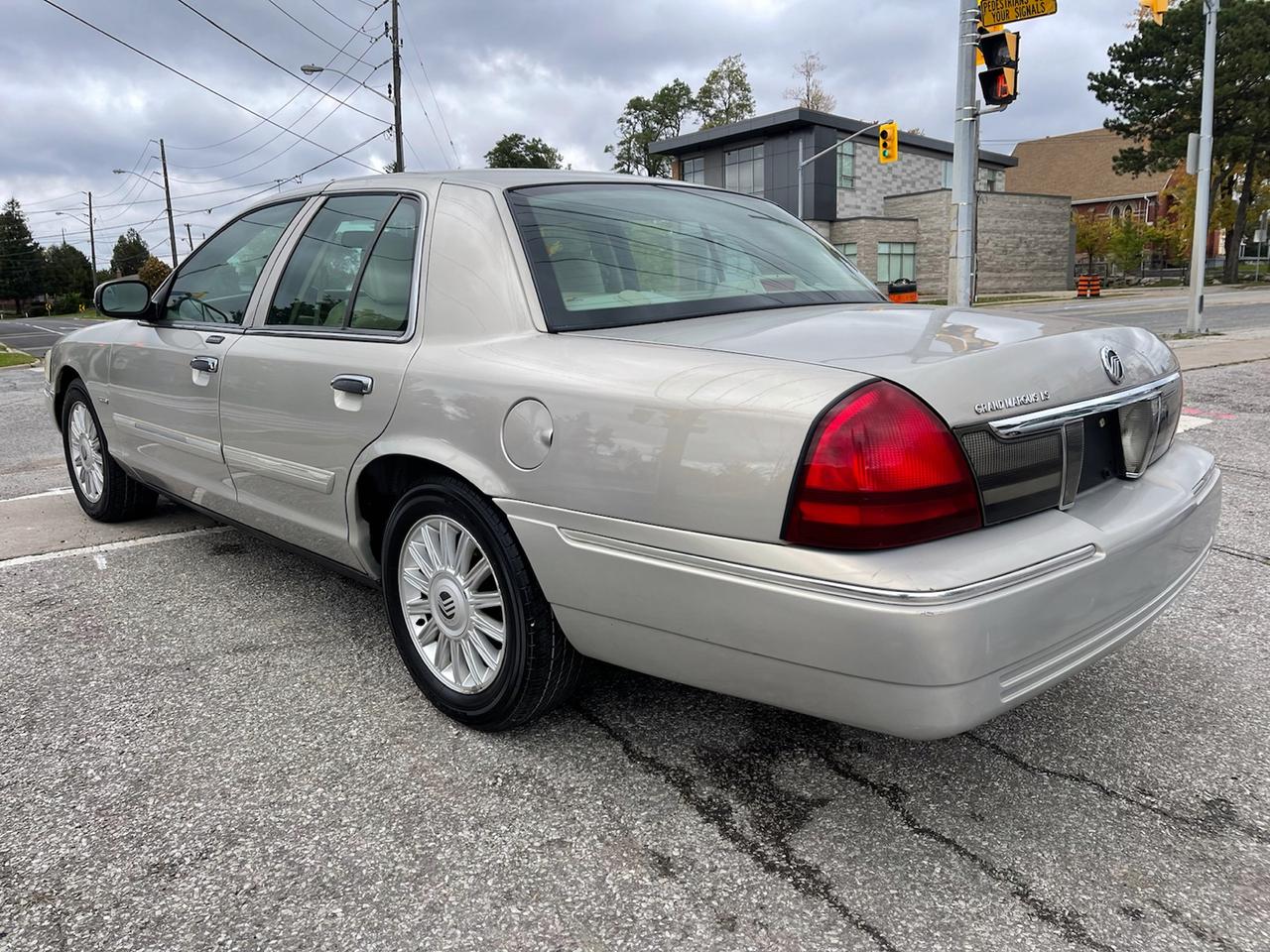 2010 Mercury Grand Marquis LS  ULTIMATE Photo