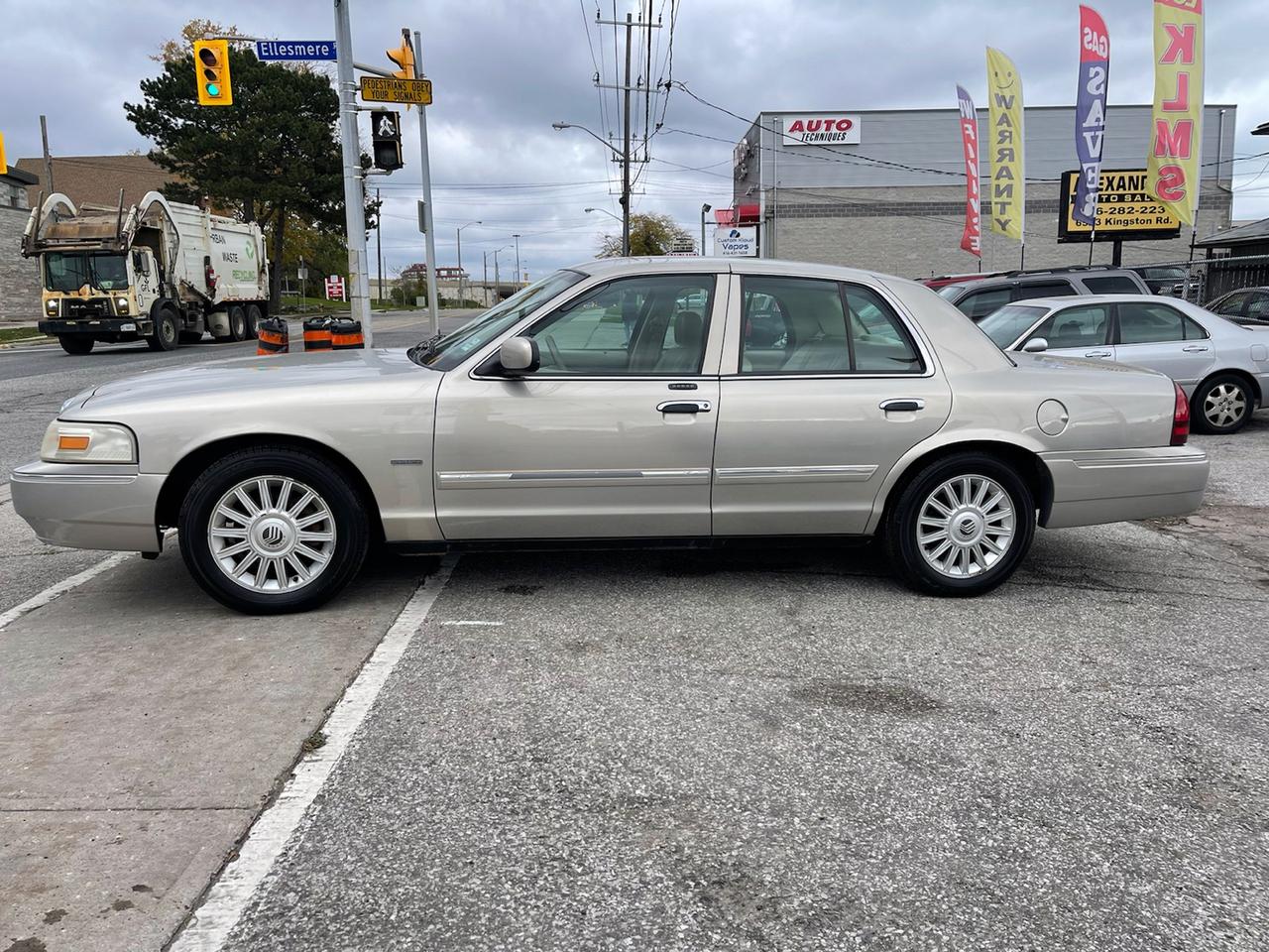 2010 Mercury Grand Marquis LS  ULTIMATE Photo