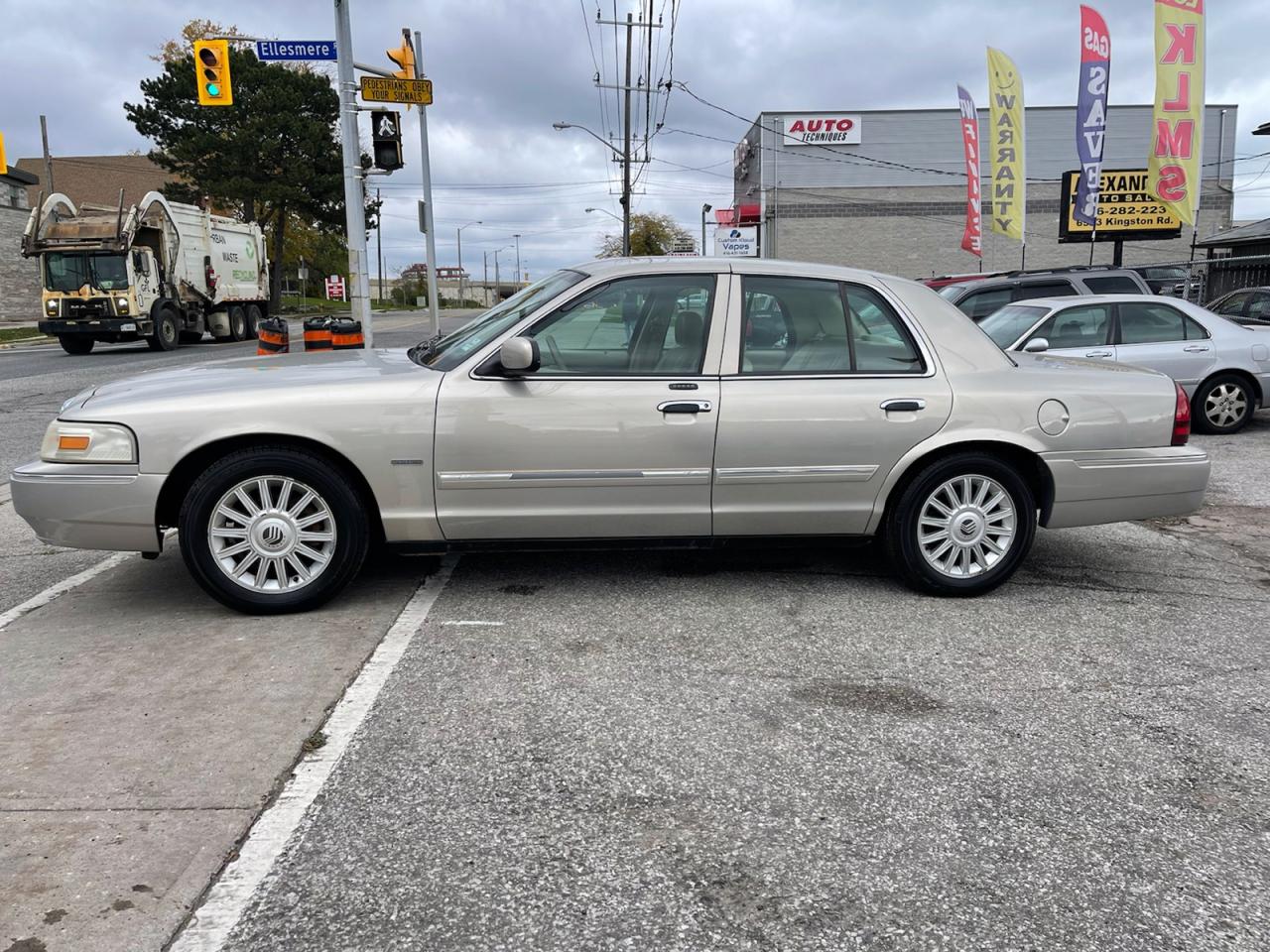 2010 Mercury Grand Marquis LS  ULTIMATE Photo