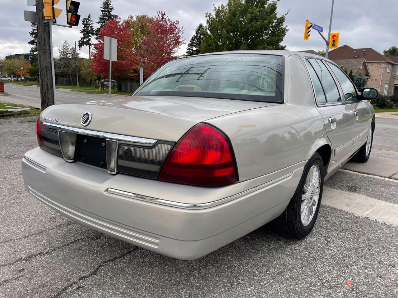 2010 Mercury Grand Marquis LS  ULTIMATE Photo