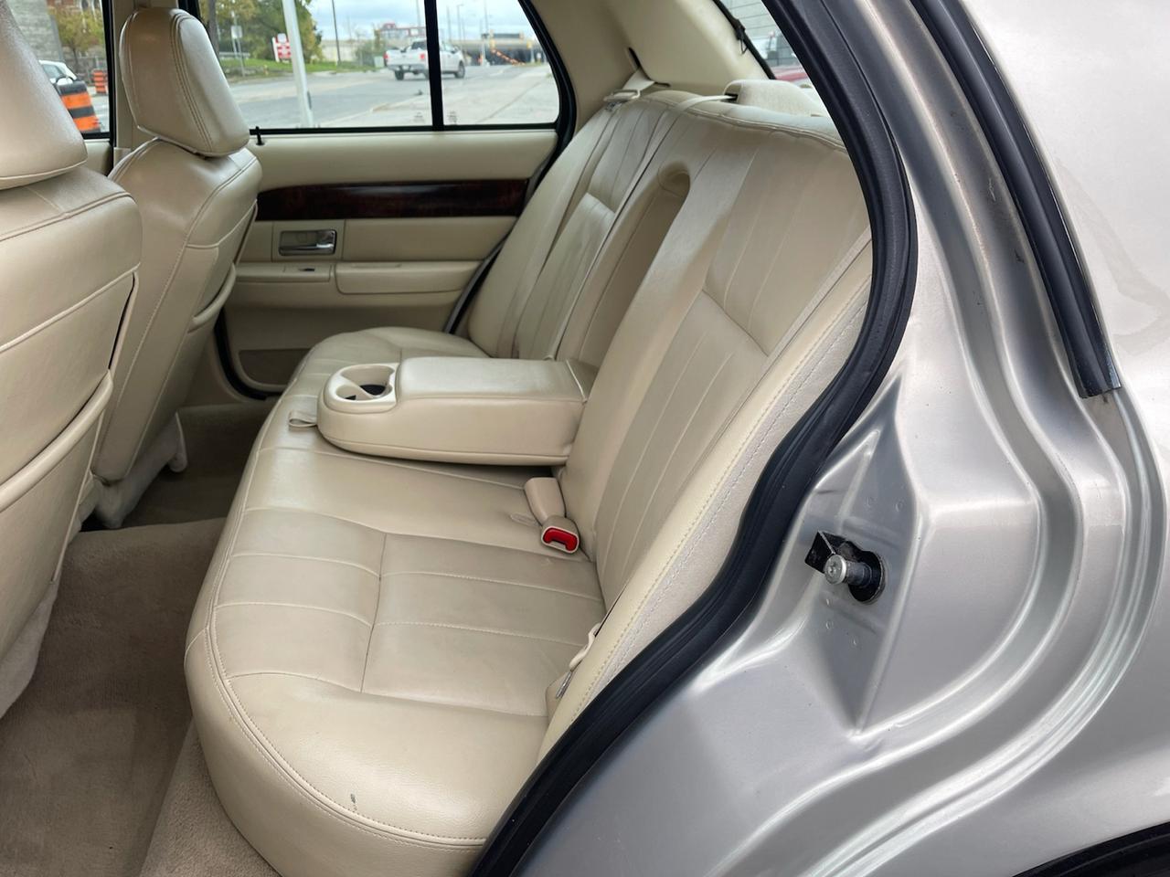 2010 Mercury Grand Marquis LS  ULTIMATE Photo