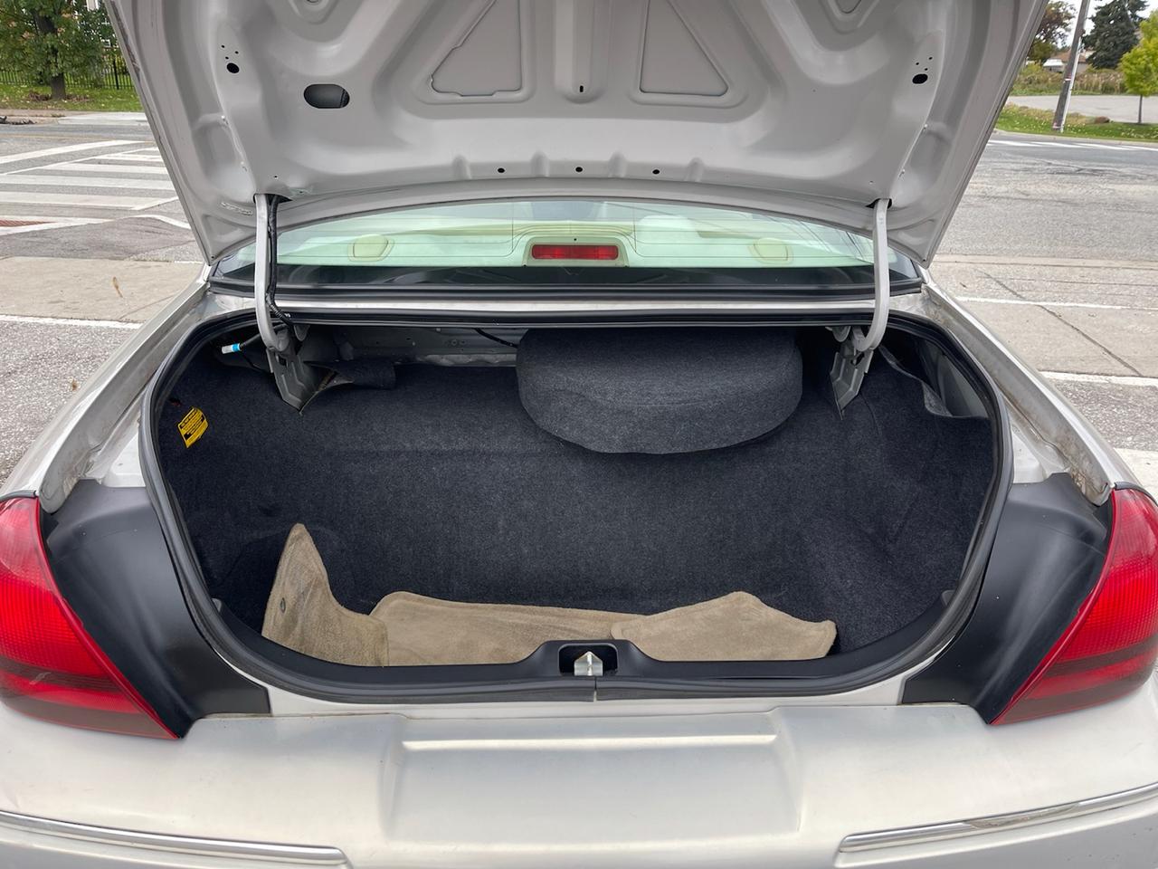 2010 Mercury Grand Marquis LS  ULTIMATE Photo