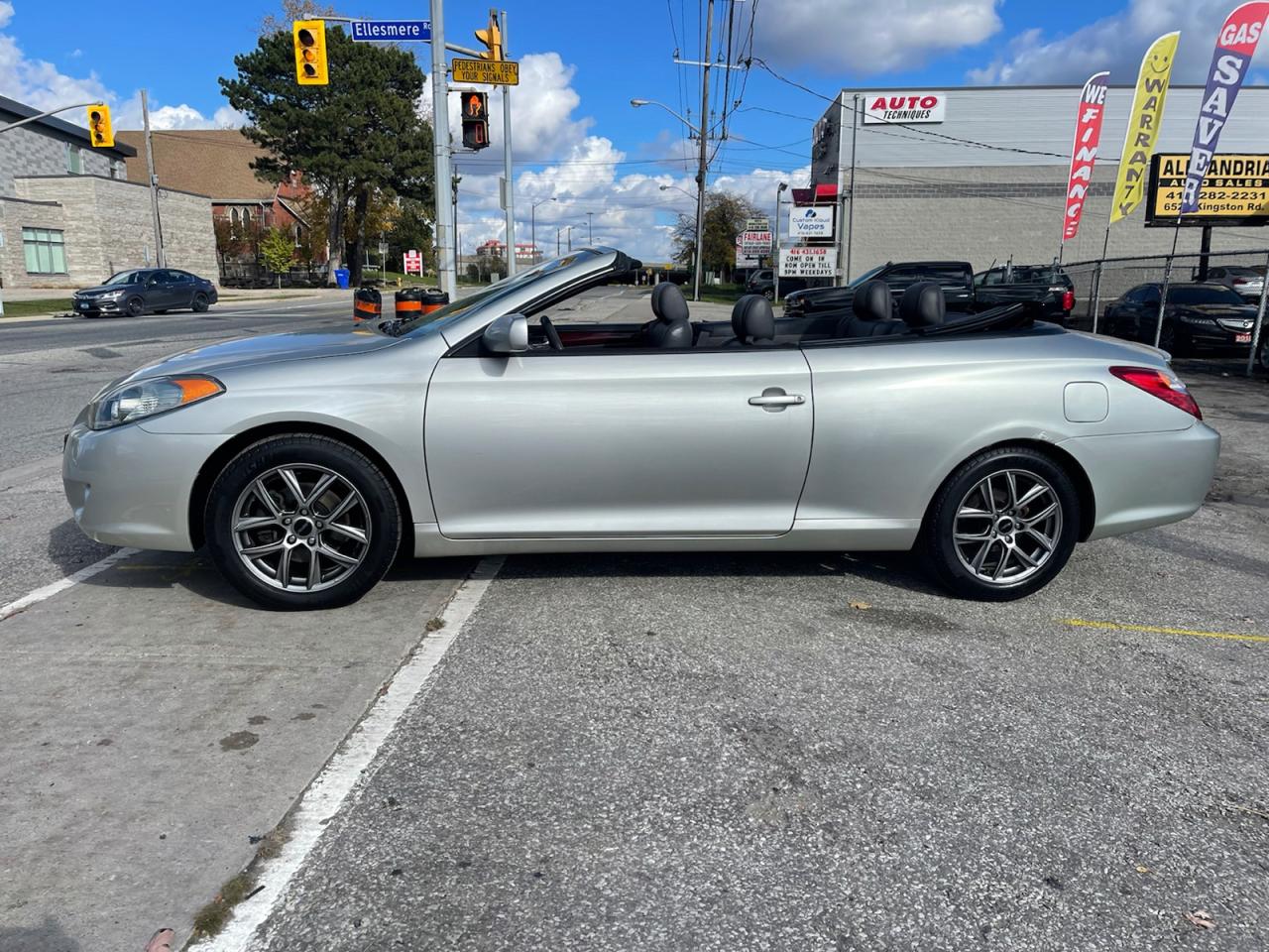 2004 Toyota Solara SLE  Convertible Photo2