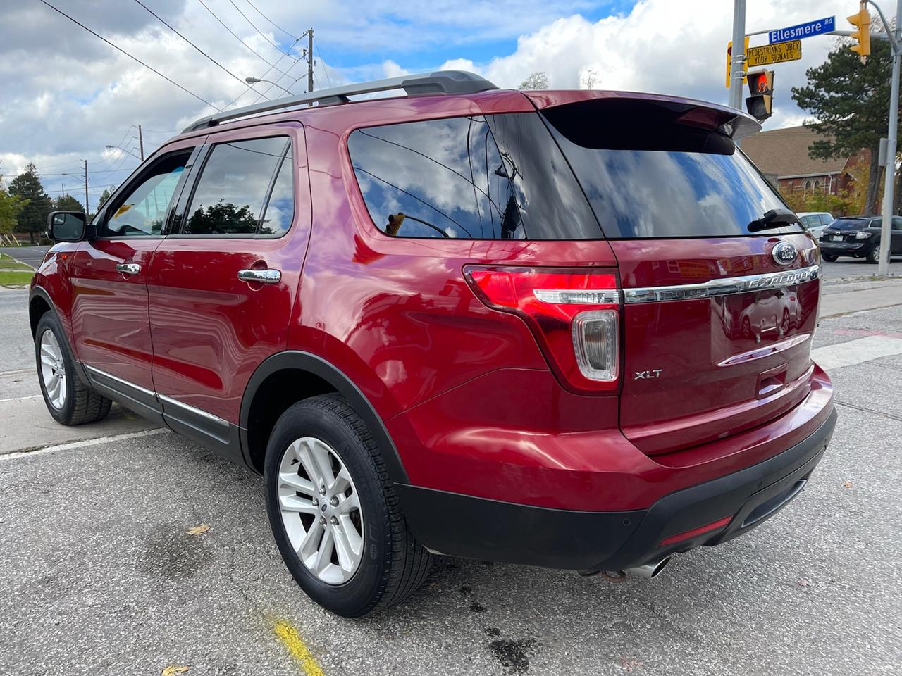 2013 Ford Explorer XLT 4WD Photo4