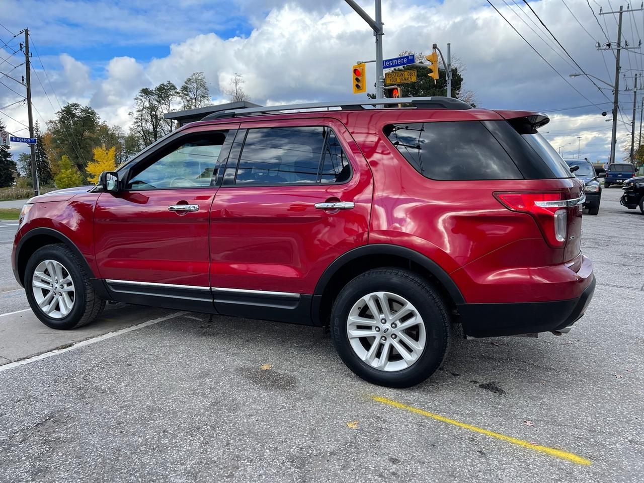 2013 Ford Explorer XLT 4WD Photo3
