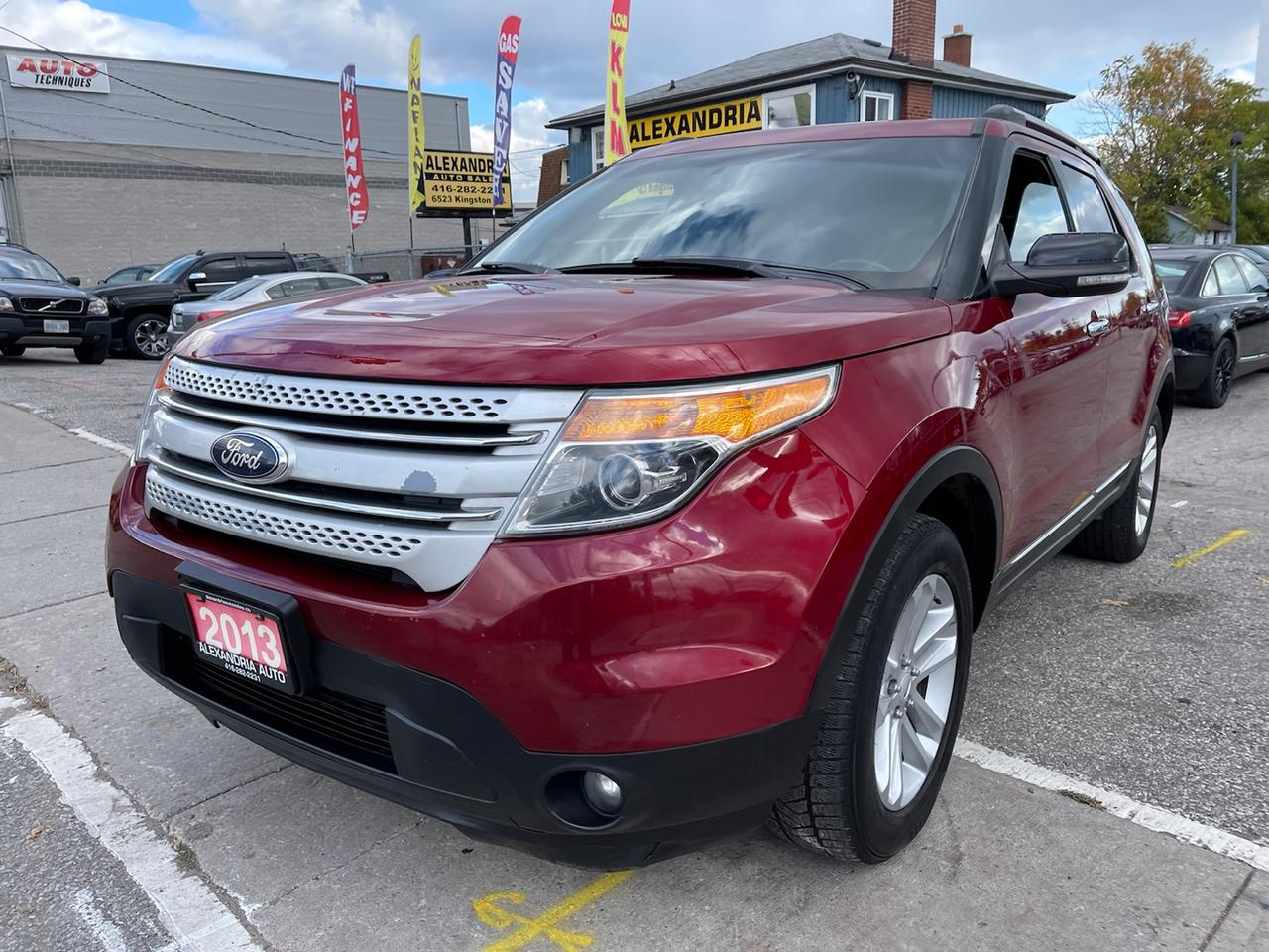 2013 Ford Explorer XLT 4WD Photo5