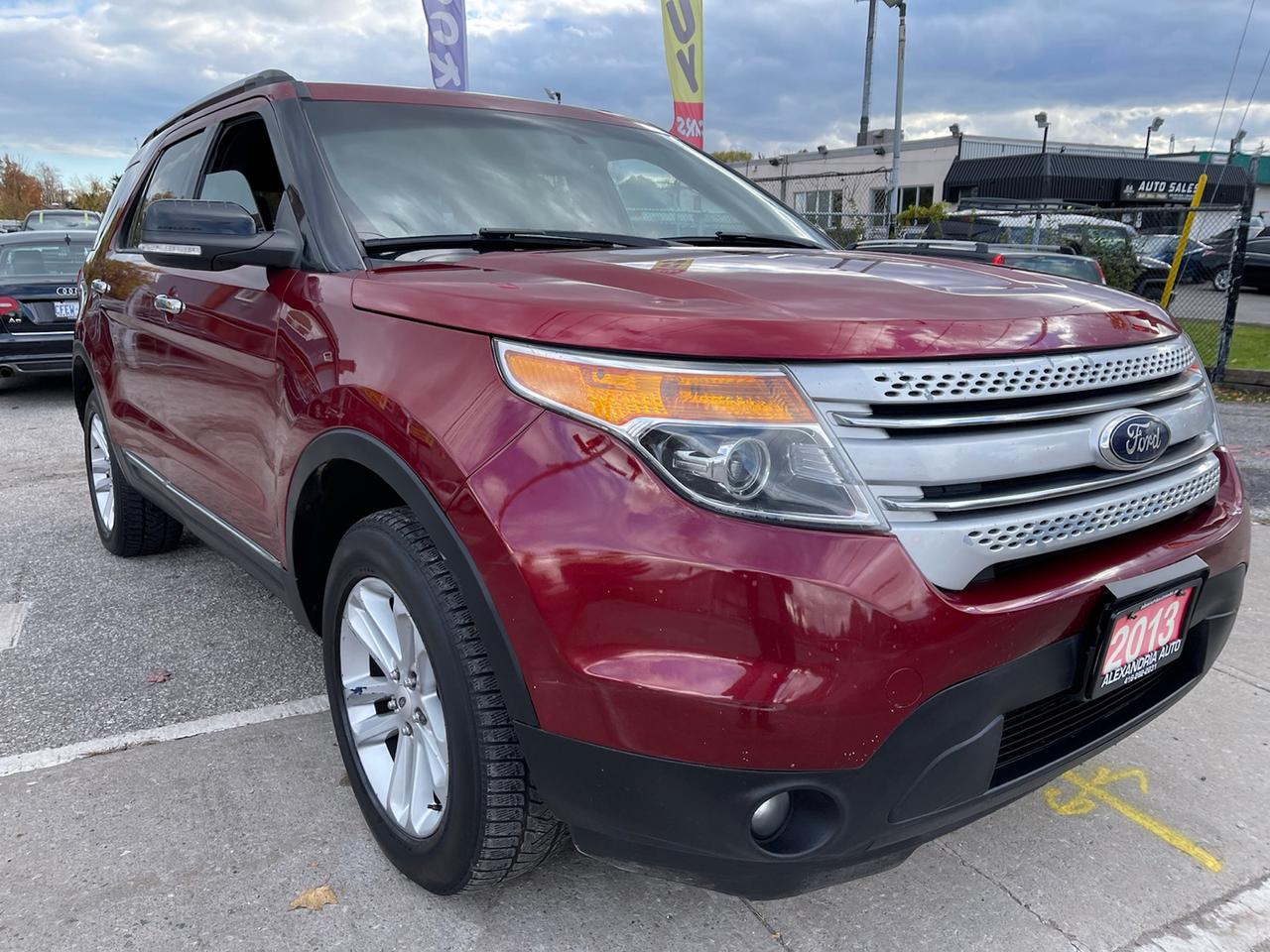 2013 Ford Explorer XLT 4WD Photo