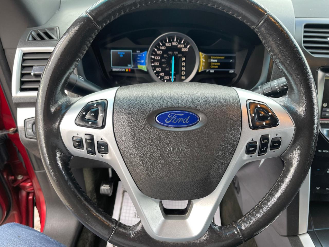 2013 Ford Explorer XLT 4WD Photo