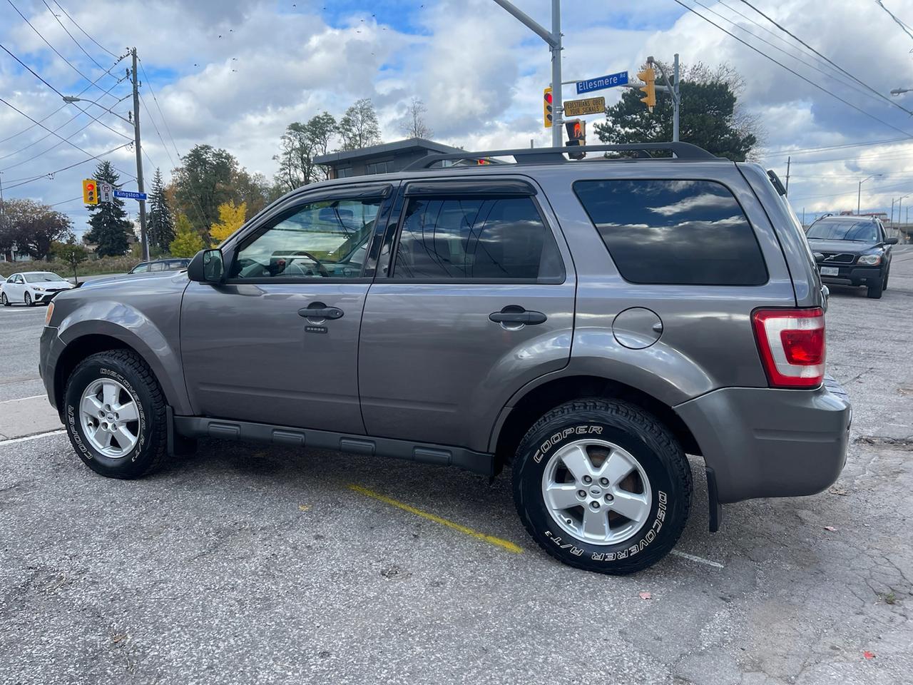 2010 Ford Escape XLT 4WD Photo3