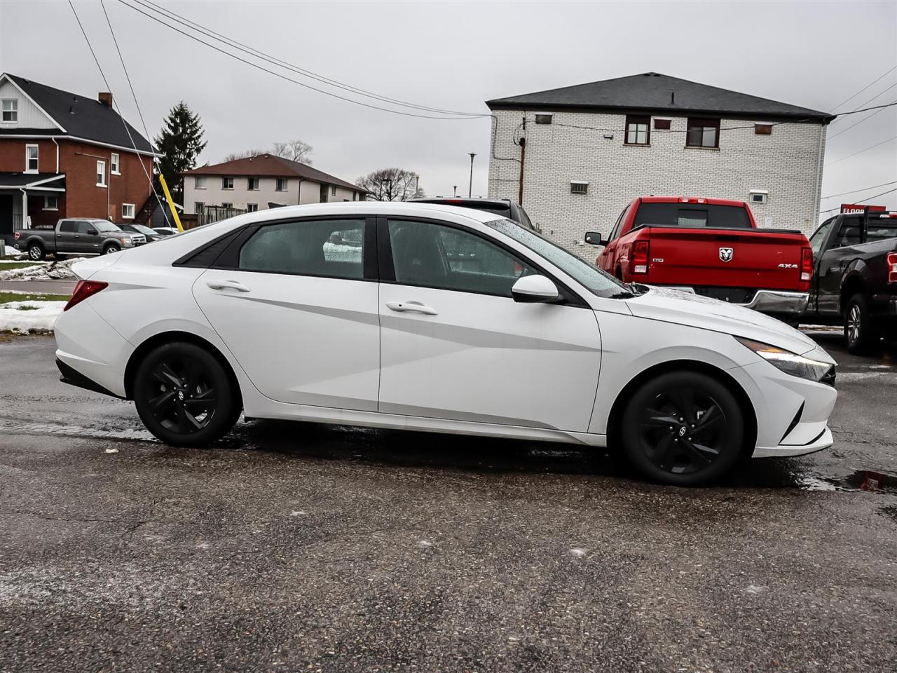 2023 Hyundai Elantra  Photo3