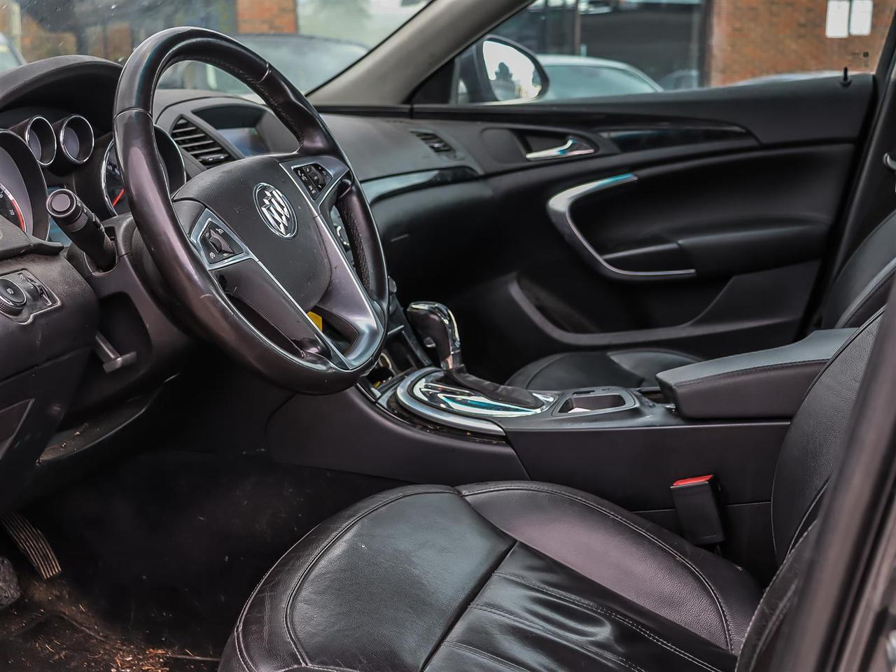 2011 Buick Regal  Photo1