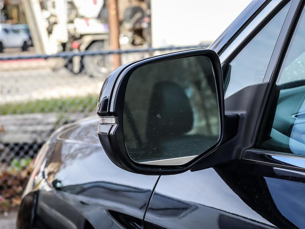 2019 Honda Ridgeline  Photo2