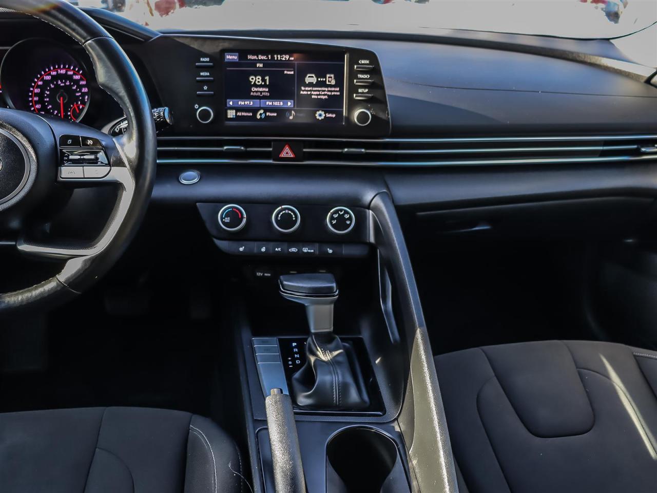 2023 Hyundai Elantra  Photo3