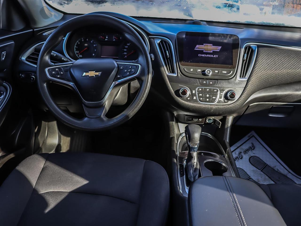 2022 Chevrolet Malibu  Photo2