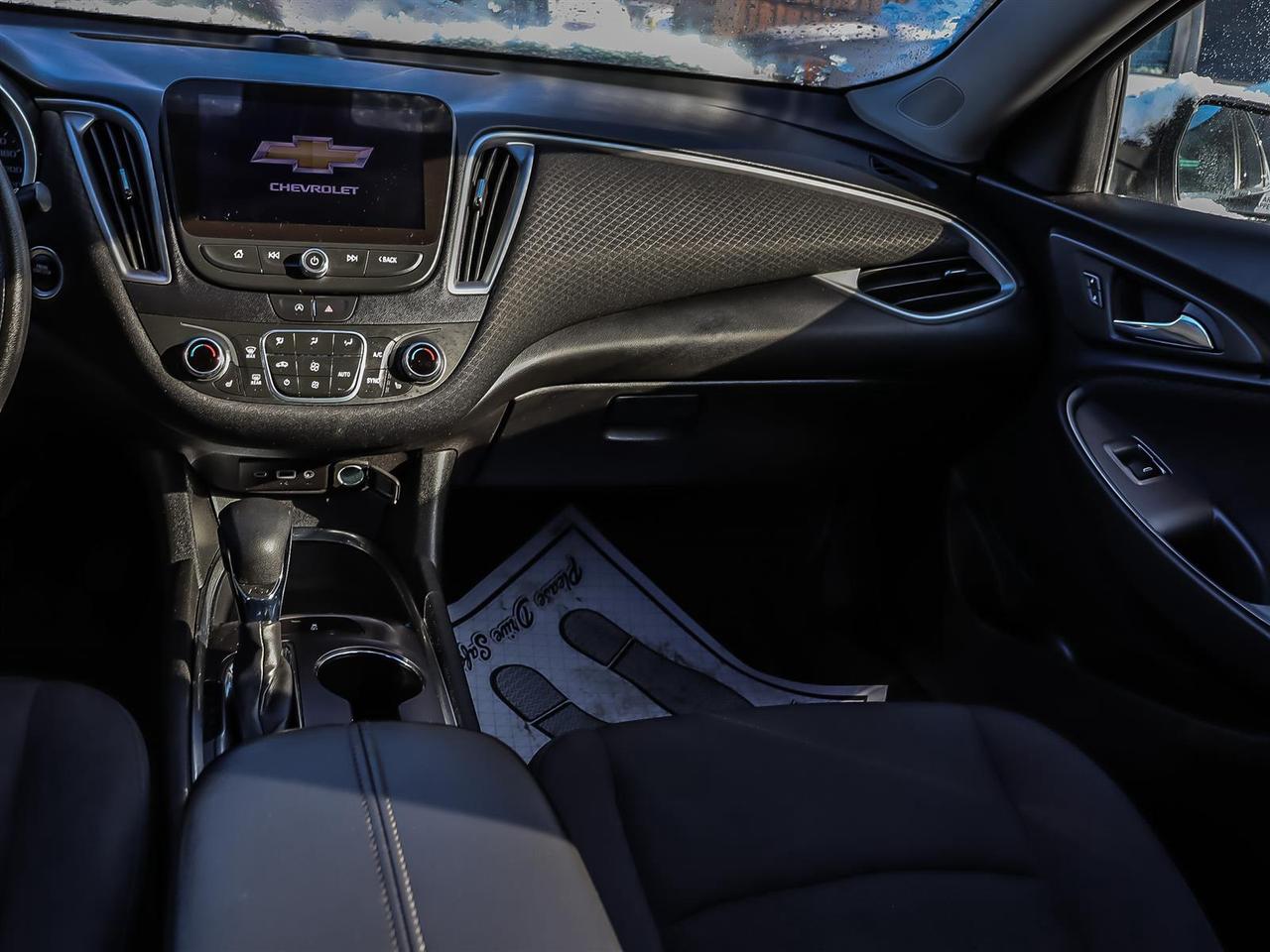 2022 Chevrolet Malibu  Photo3
